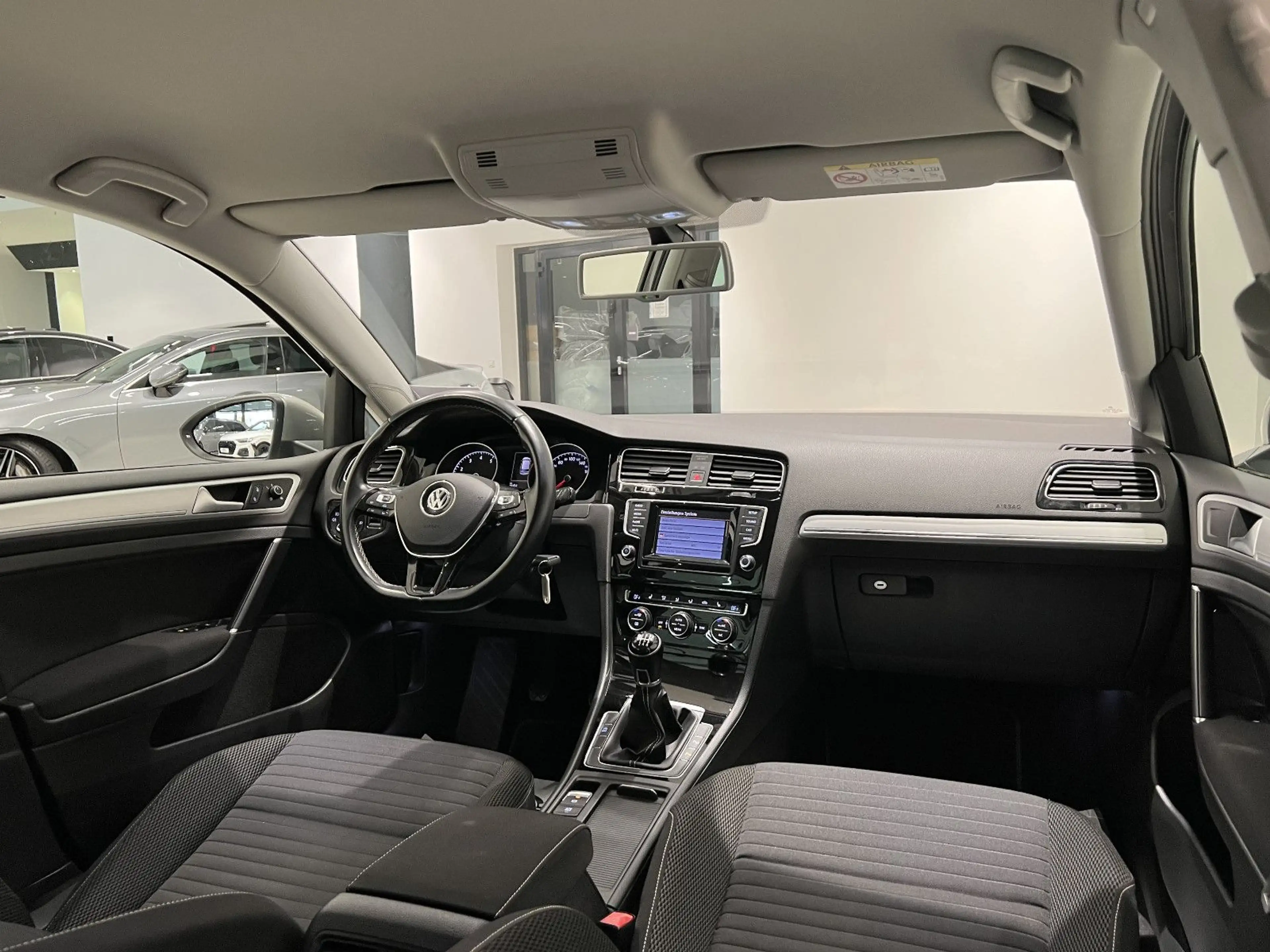 Volkswagen Golf VII Lim. Cup BMT|NAVIGATION|TEMPOMAT|SERVO| — photo 2