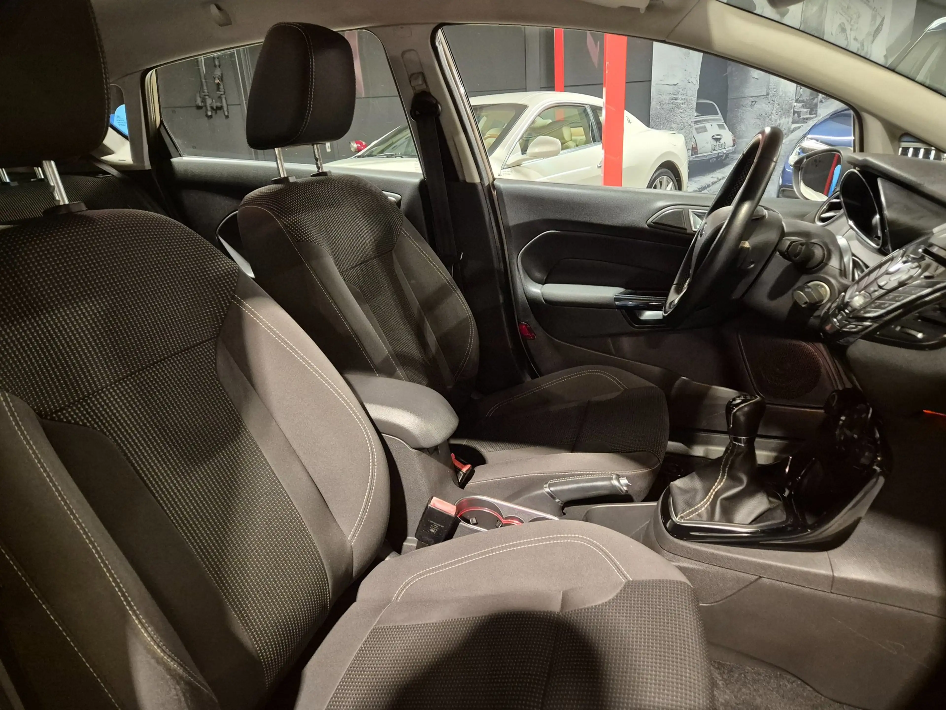 Ford Fiesta 1.0 Titanium - 5 drs - Climate Control - Bluetooth — photo 7