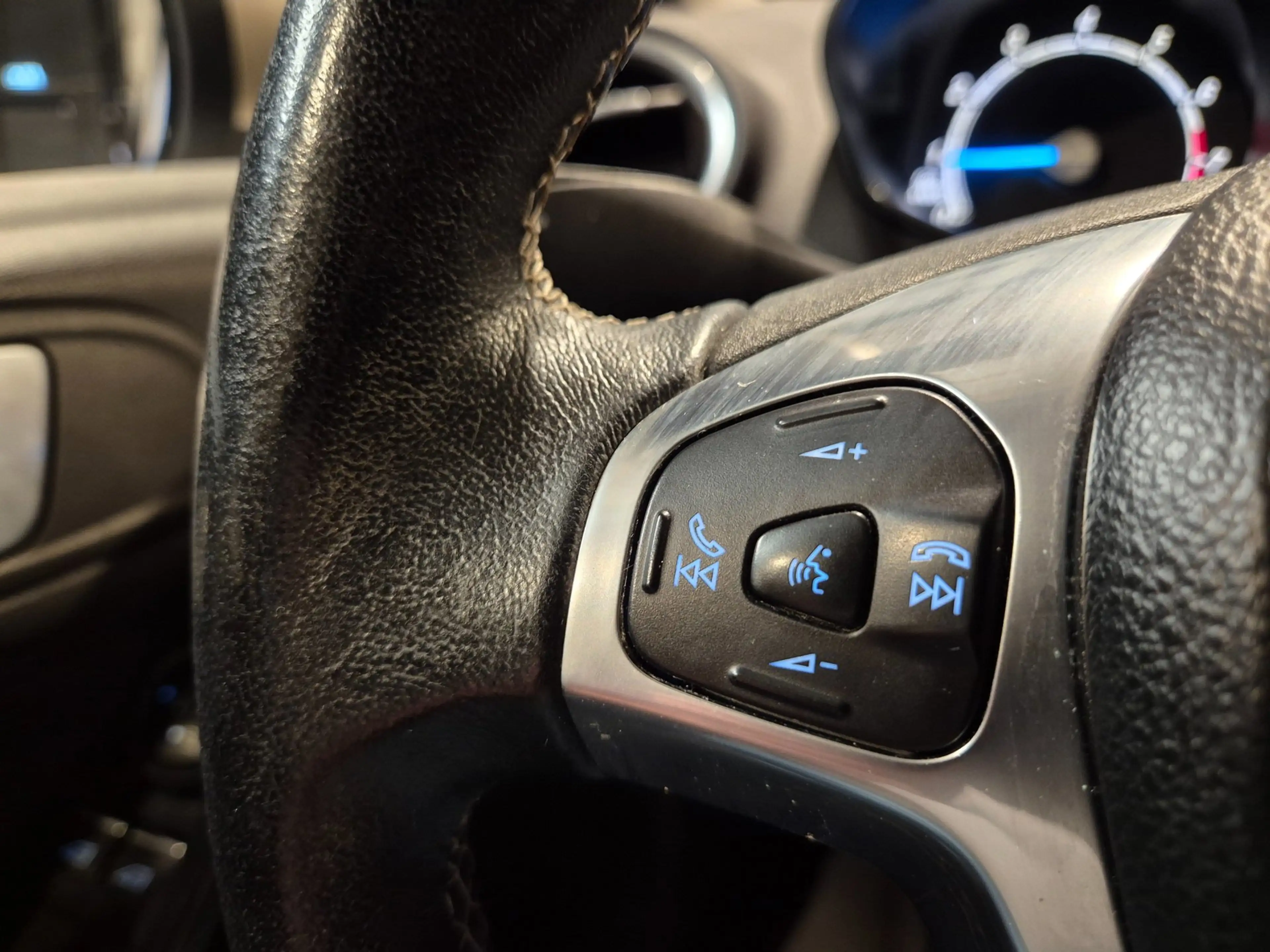 Ford Fiesta 1.0 Titanium - 5 drs - Climate Control - Bluetooth — photo 10