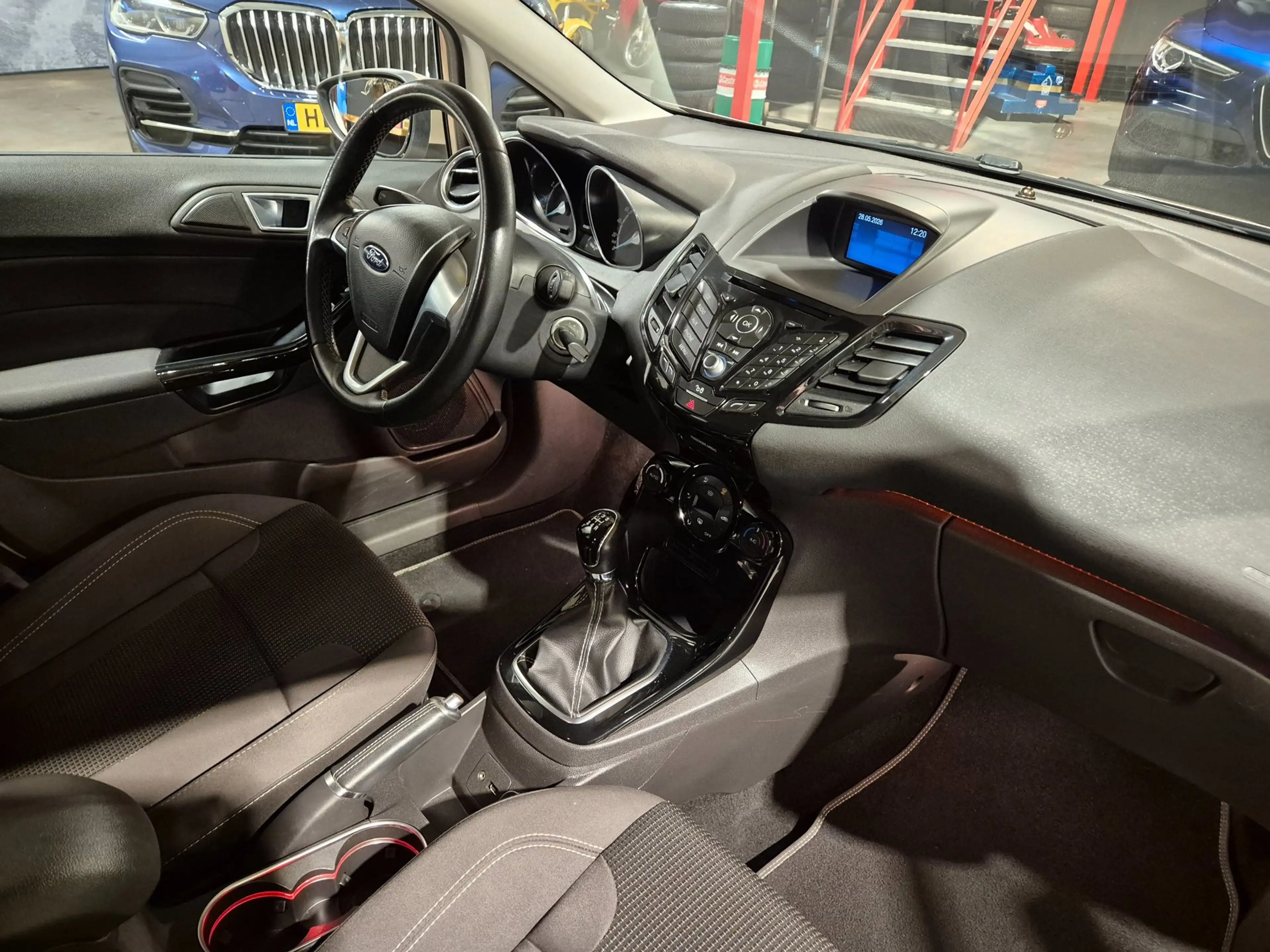 Ford Fiesta 1.0 Titanium - 5 drs - Climate Control - Bluetooth — photo 6