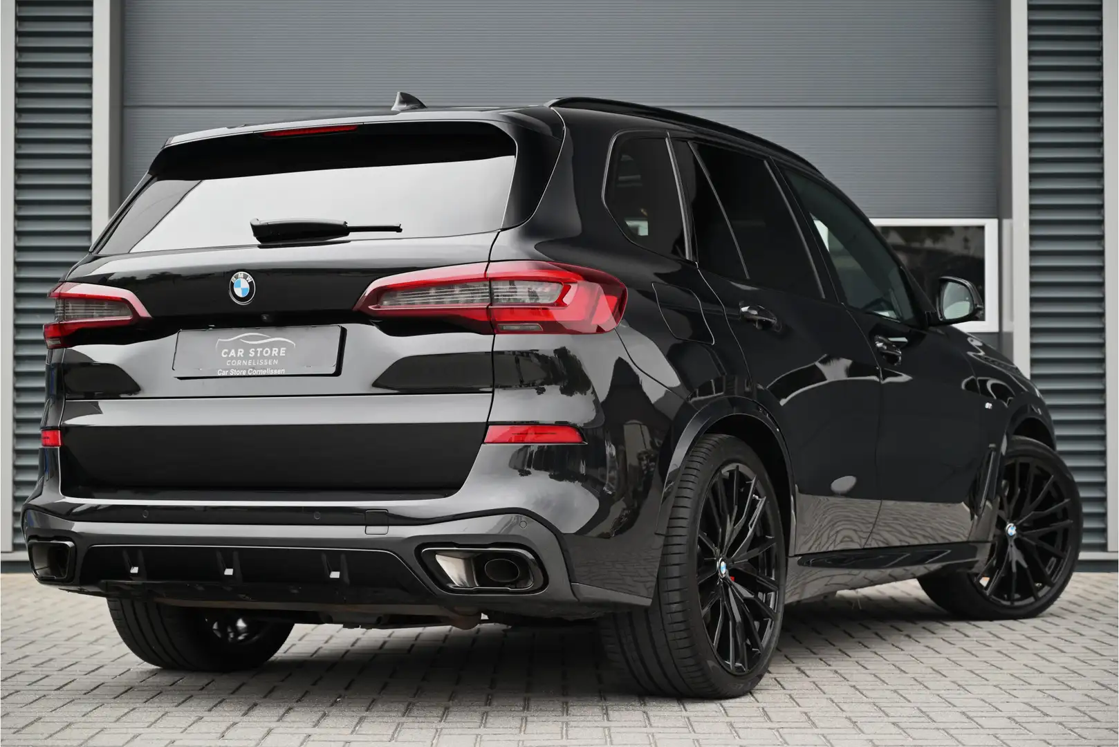 BMW X5 xDrive45e M-SPORT / SKYLOUNGE PANO / M-PERF SEATS Zwart - 2