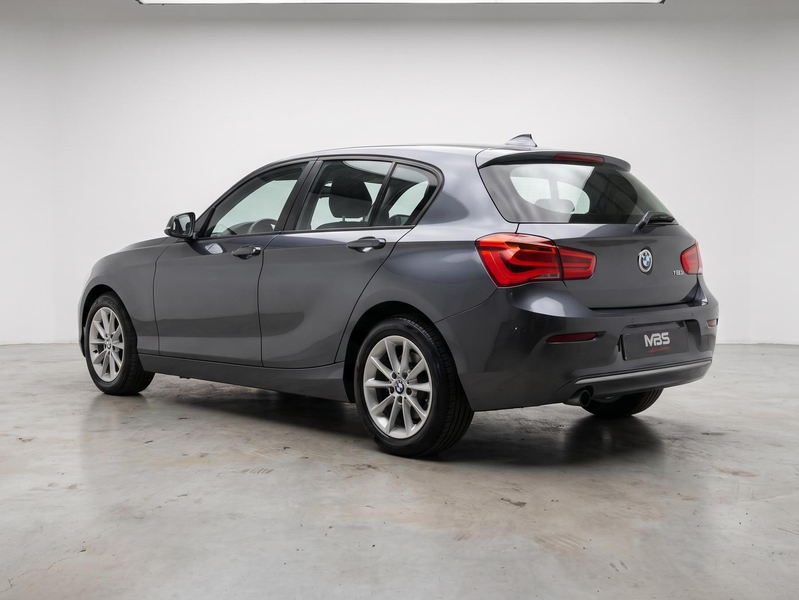 BMW 118 *i AUTO* NAVI* CLIM* CRUISE* 1 PROP* GARANTIE 12 MOIS* — photo 6