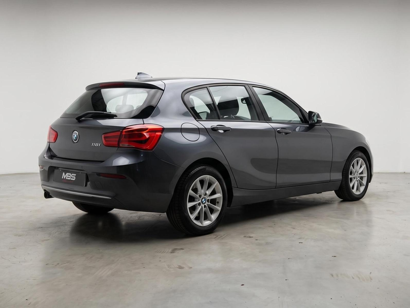 BMW 118 *i AUTO* NAVI* CLIM* CRUISE* 1 PROP* GARANTIE 12 MOIS* — photo 4