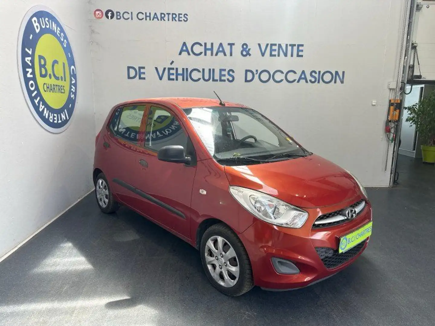 Hyundai i10 1.1 BASE Rojo - 2