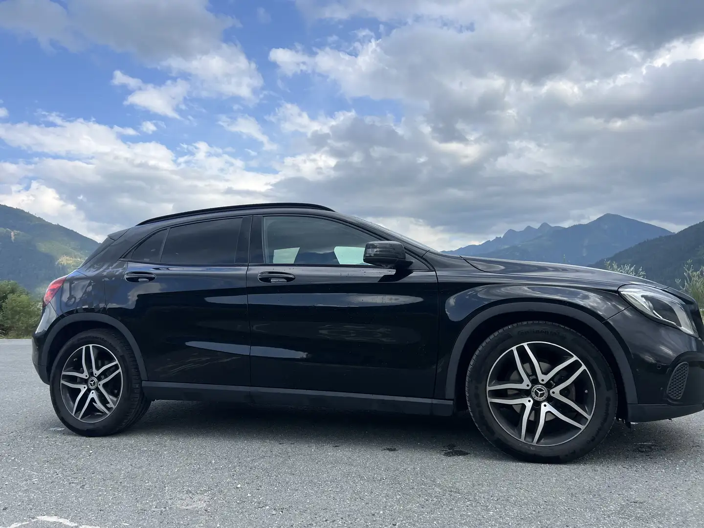 Mercedes-Benz GLA 180 GLA 180 Aut. Schwarz - 2