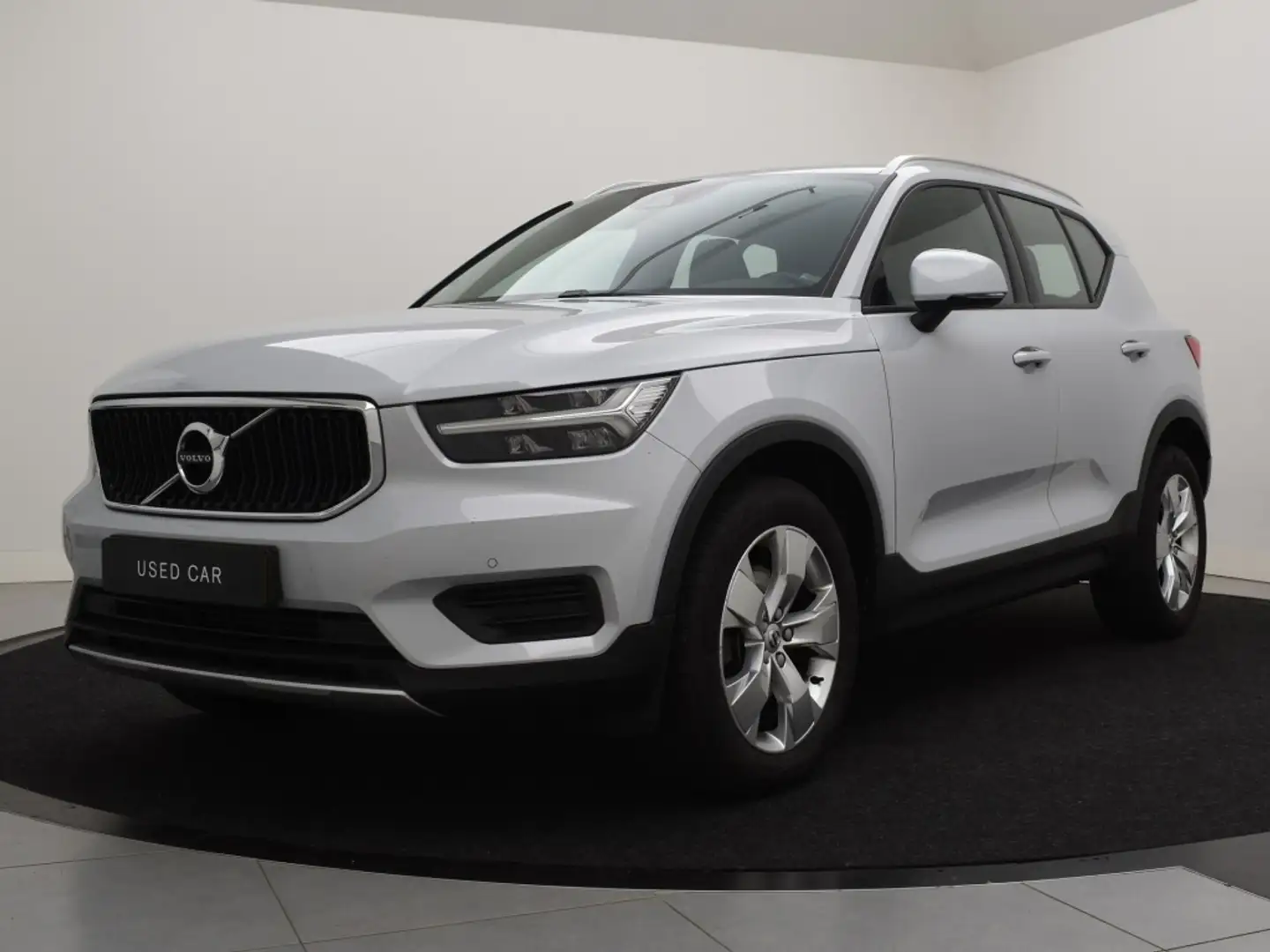 Volvo XC40 T4 AUT(8) MOMENTUM PRO NAVI HARMAN KARDON TREKHAAK Gris - 2