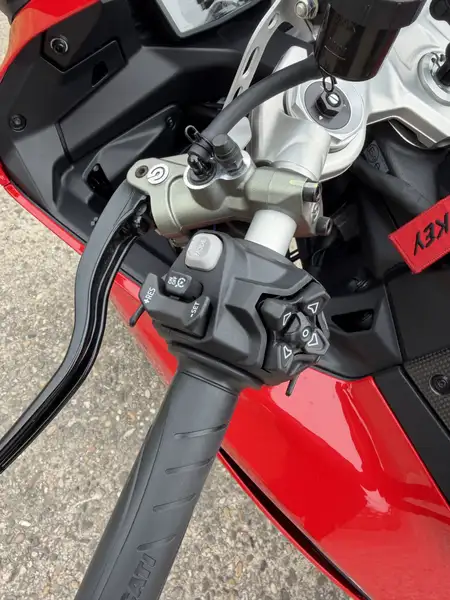 Ducati Panigale V2 - foto 8