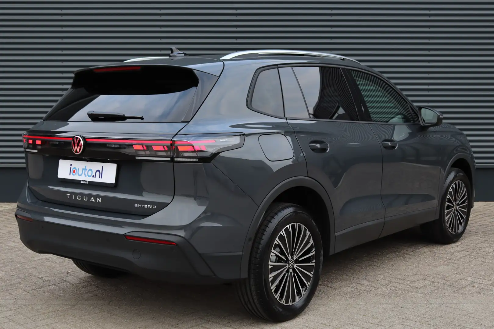 Volkswagen Tiguan 1.5 eHybrid 204pk Edition Pano/IQ.Light/Keyless/Ca Gris - 2