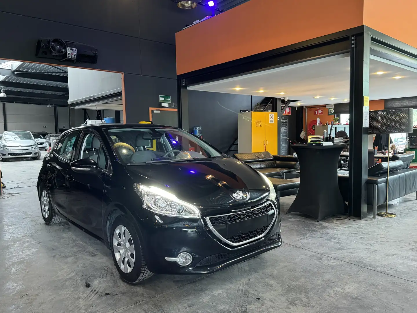 Peugeot 208 1.2i - NAVI - MEDIA/TEL - A/C - LIM/REG VITESSE Noir - 1