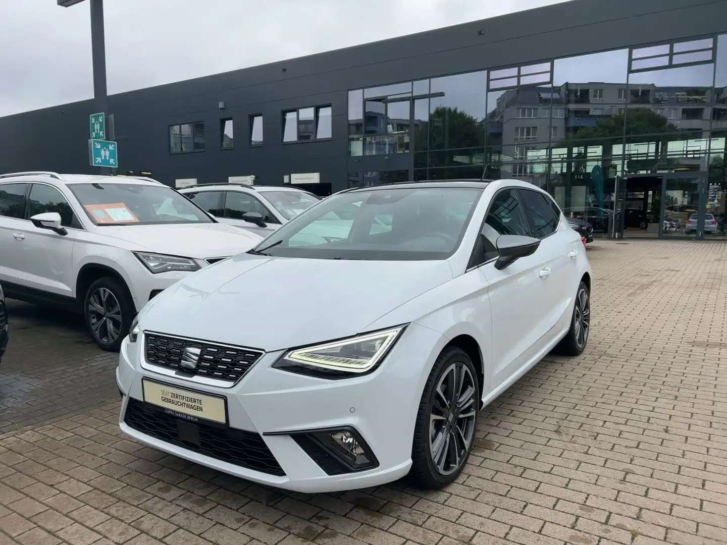 SEAT Ibiza 1.0 TSI DSG Xcellence Navi Pano LED Weiß - 2