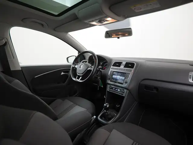 Volkswagen Polo view 2