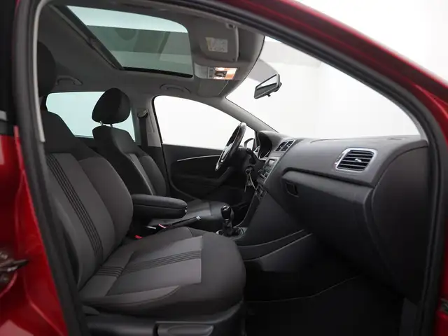 Volkswagen Polo view 3