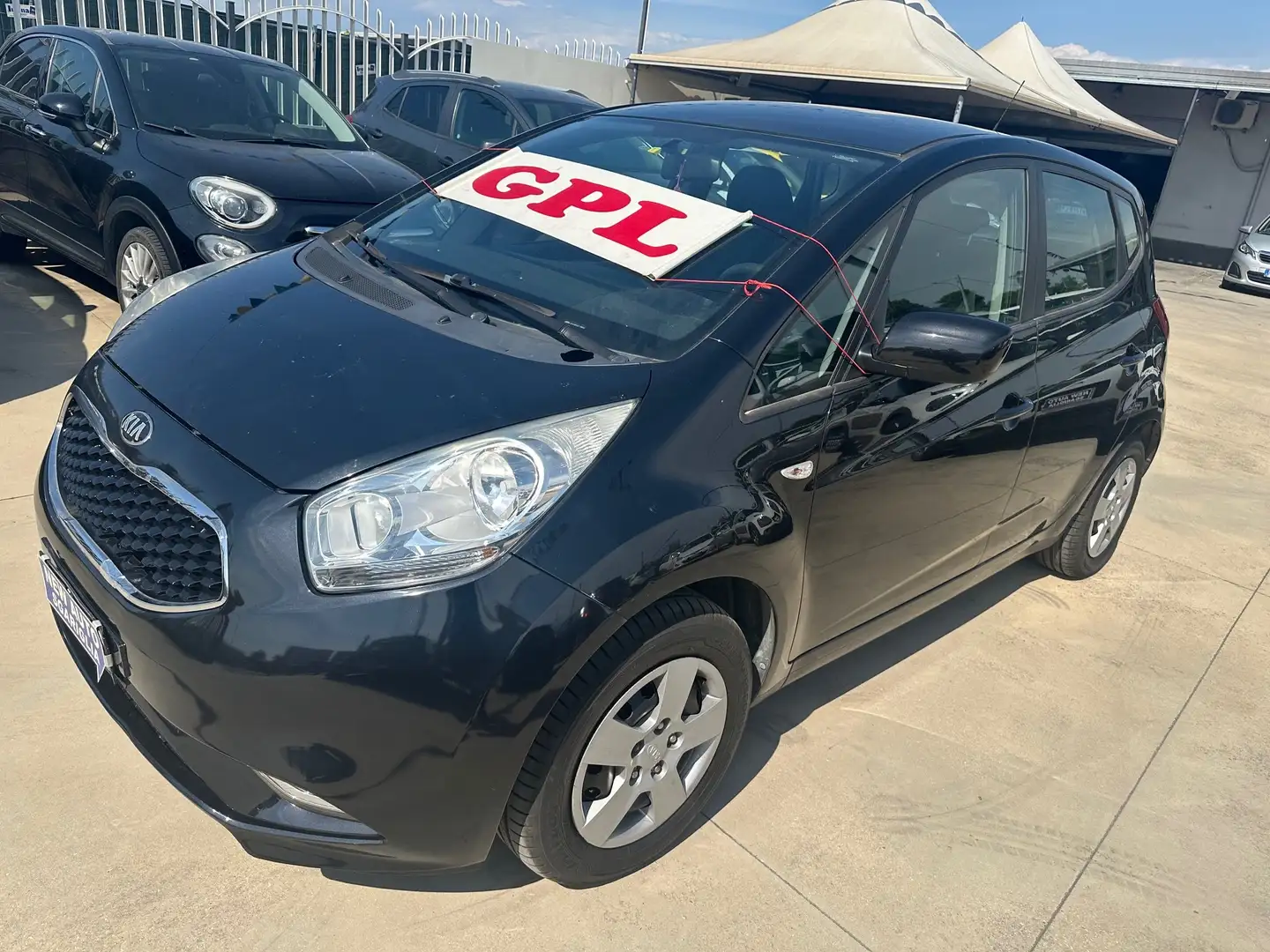 Kia Venga 1.4 Cool ecoGpl 90 CV Чорний - 1