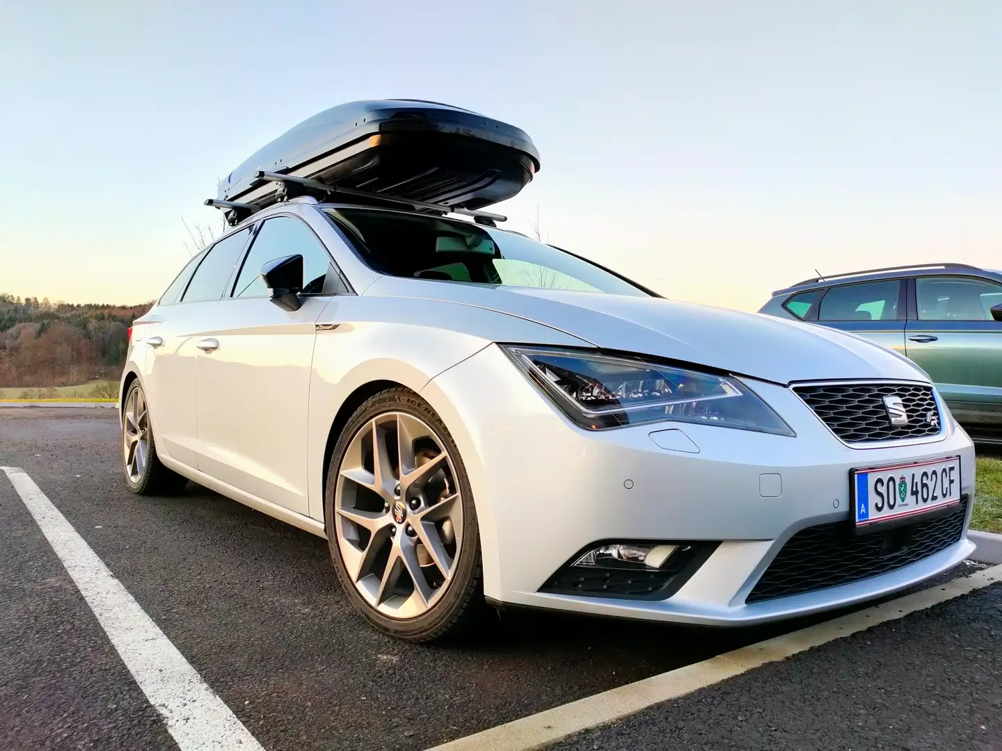 SEAT Leon Leon ST Style 1,6 TDI CR Start-Stop DSG Style Silber - 2