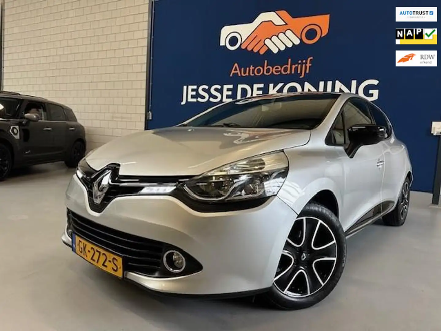 Renault Clio 0.9 TCe Dynamique / bj.2015 / kleur: grijs/ 5 deur Gris - 1