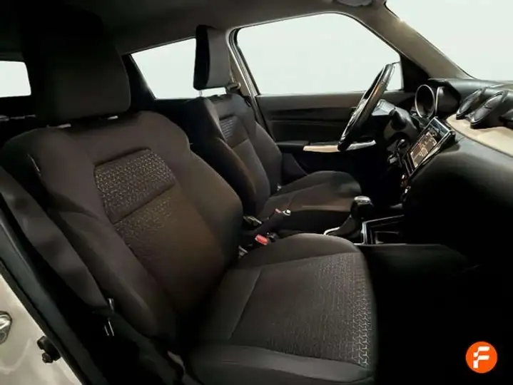 Suzuki Swift 1.2 GLE Mild Hybrid 2021, foto 10