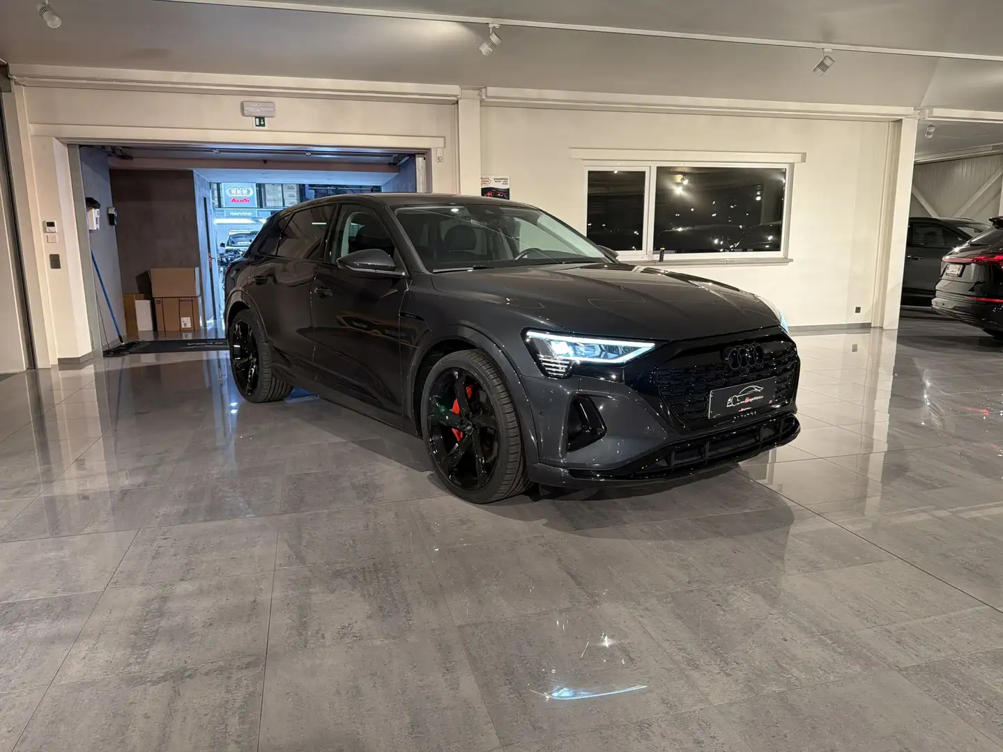 Audi Q8 e-tron 340PK QUATTRO * FULL BLACK PACK * CAR PLAY * LEDER Grau - 1