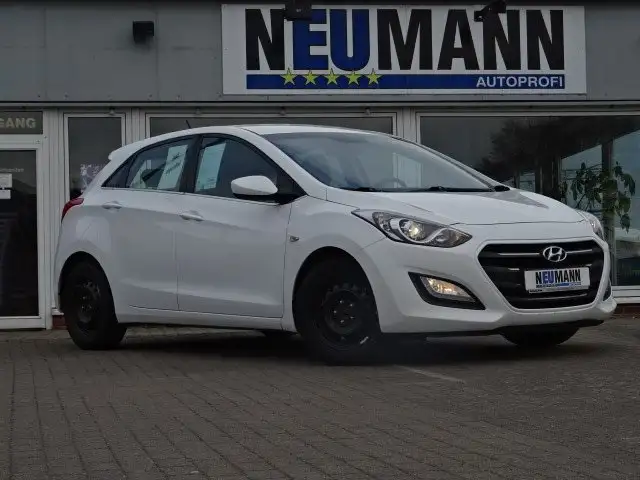 Hyundai i30 1.4 Nichtraucher-Fzg mit Sommer-und Winterräder