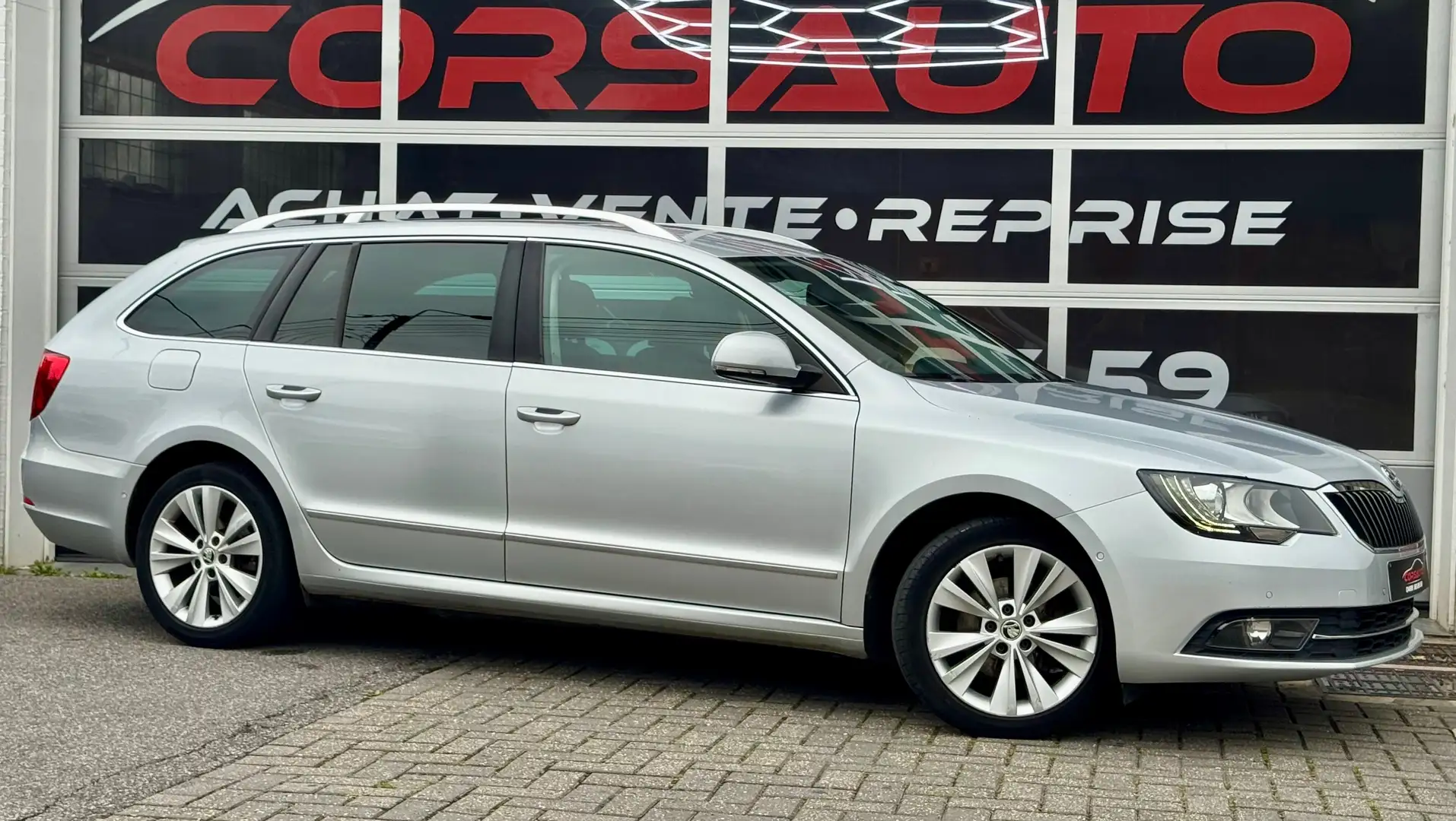 Skoda Superb Superb SW 1.6 CR TDi Elegance NAVI CUIR CRUISE XEN Gris - 2