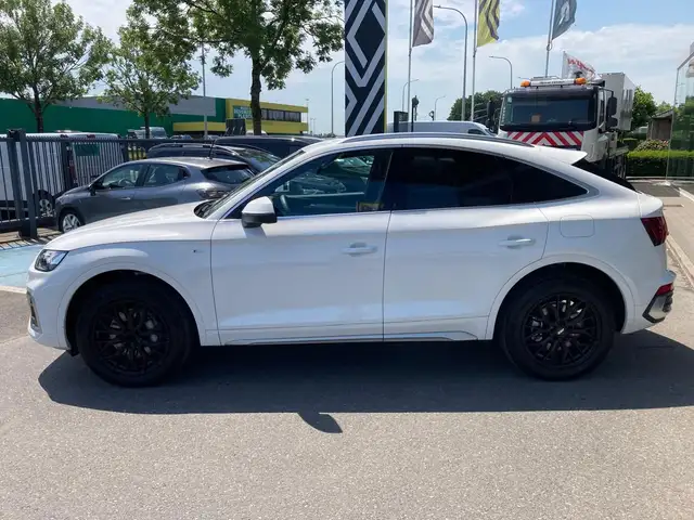 Audi SQ5 view 4