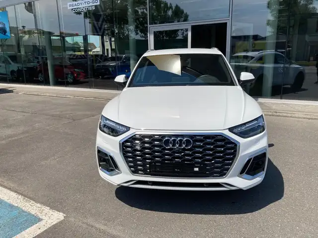 Audi SQ5 view 2