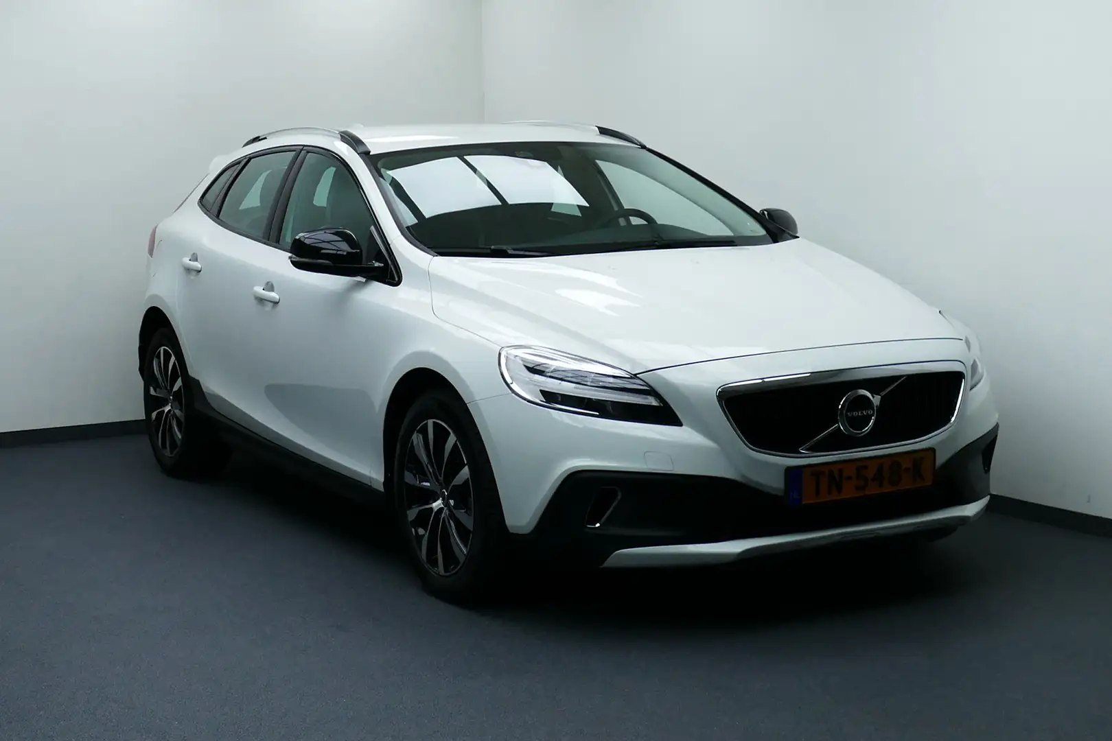 Volvo V40 Cross Country 1.5 T3 Dynamic Edition. Led Koplampen, Stoelverw, Wit - 1