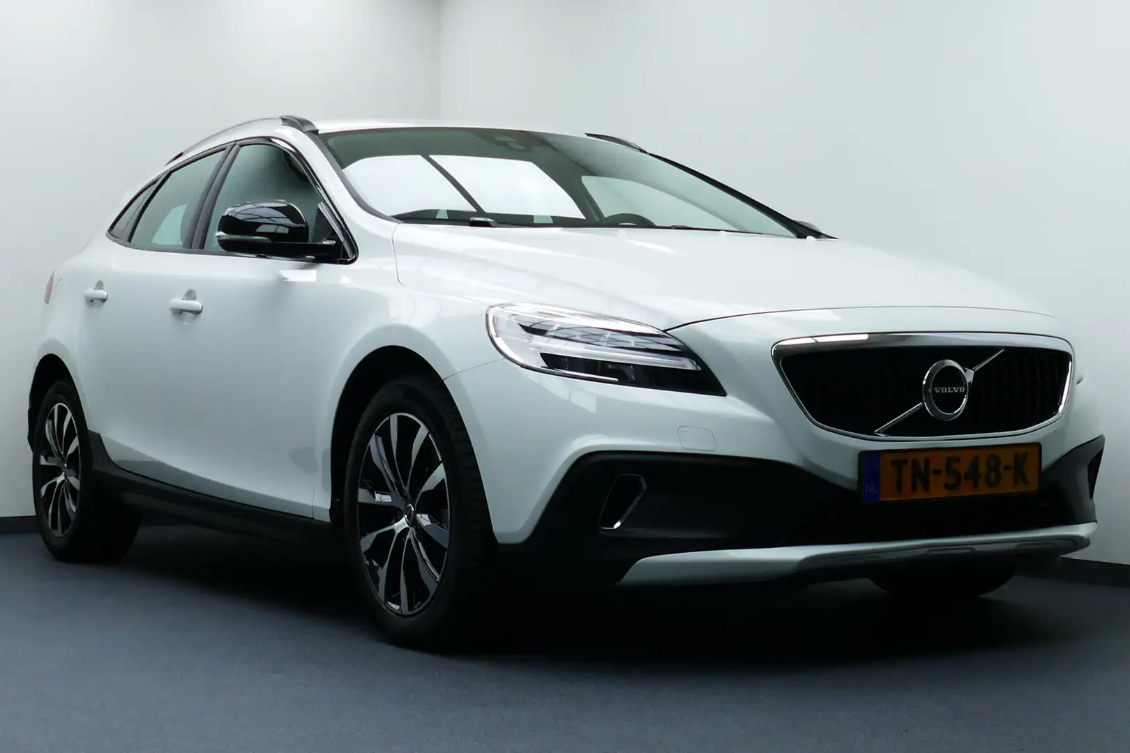 Volvo V40 Cross Country 1.5 T3 Dynamic Edition. Led Koplampen, Stoelverw, Wit - 2