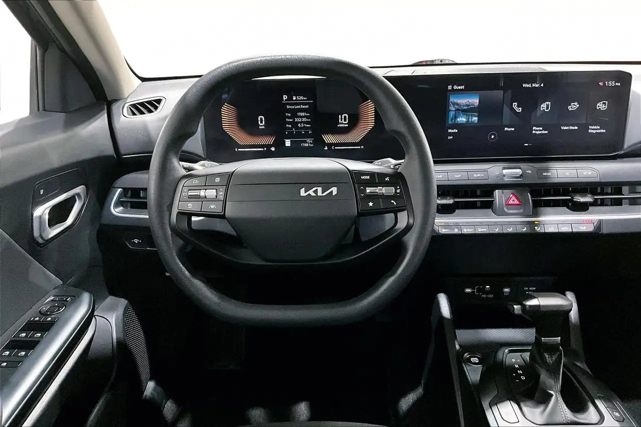 Kia K4 снимка Kia K4