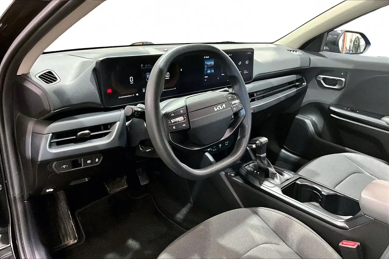 Kia K4 снимка Kia K4