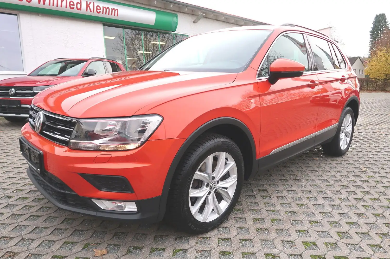 Volkswagen Tiguan TDIDSG4MOTComfl"18"Standh"Navi"AHK"1HdSh" Orange - 2