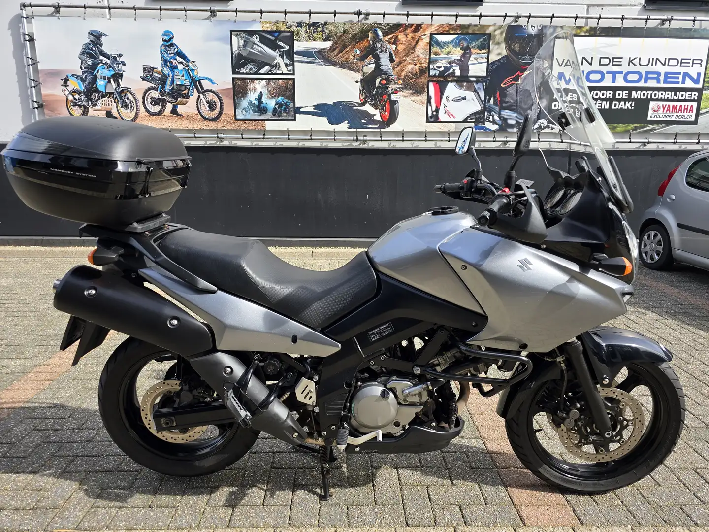 Suzuki V-Strom 650 VSTROM Silber - 1