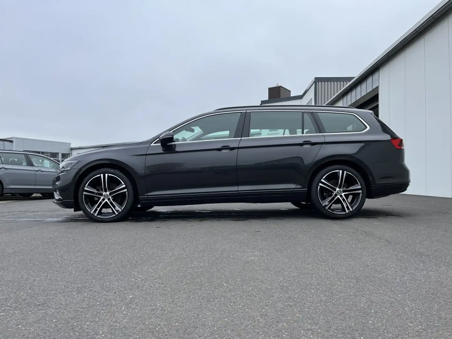 Volkswagen Passat Variant 2.0 TSI DSG Business R-Line Optik Navi ACC LED SHZ Gris - 2