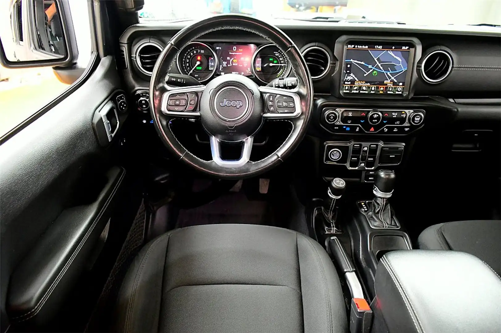 Jeep Wrangler Sahara PHEV 2,0 GME Aut. Schwarz - 2