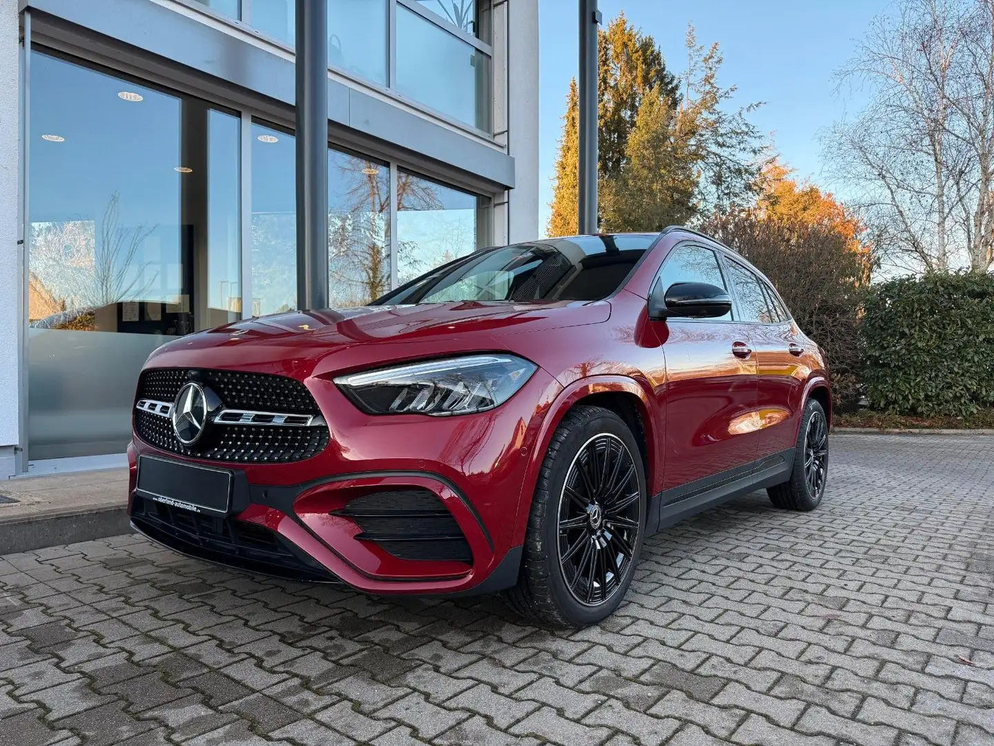 Mercedes-Benz GLA 200 / AMG LINE EDITION/ NAVI/ AHK/ SITZHZG. Rot - 1