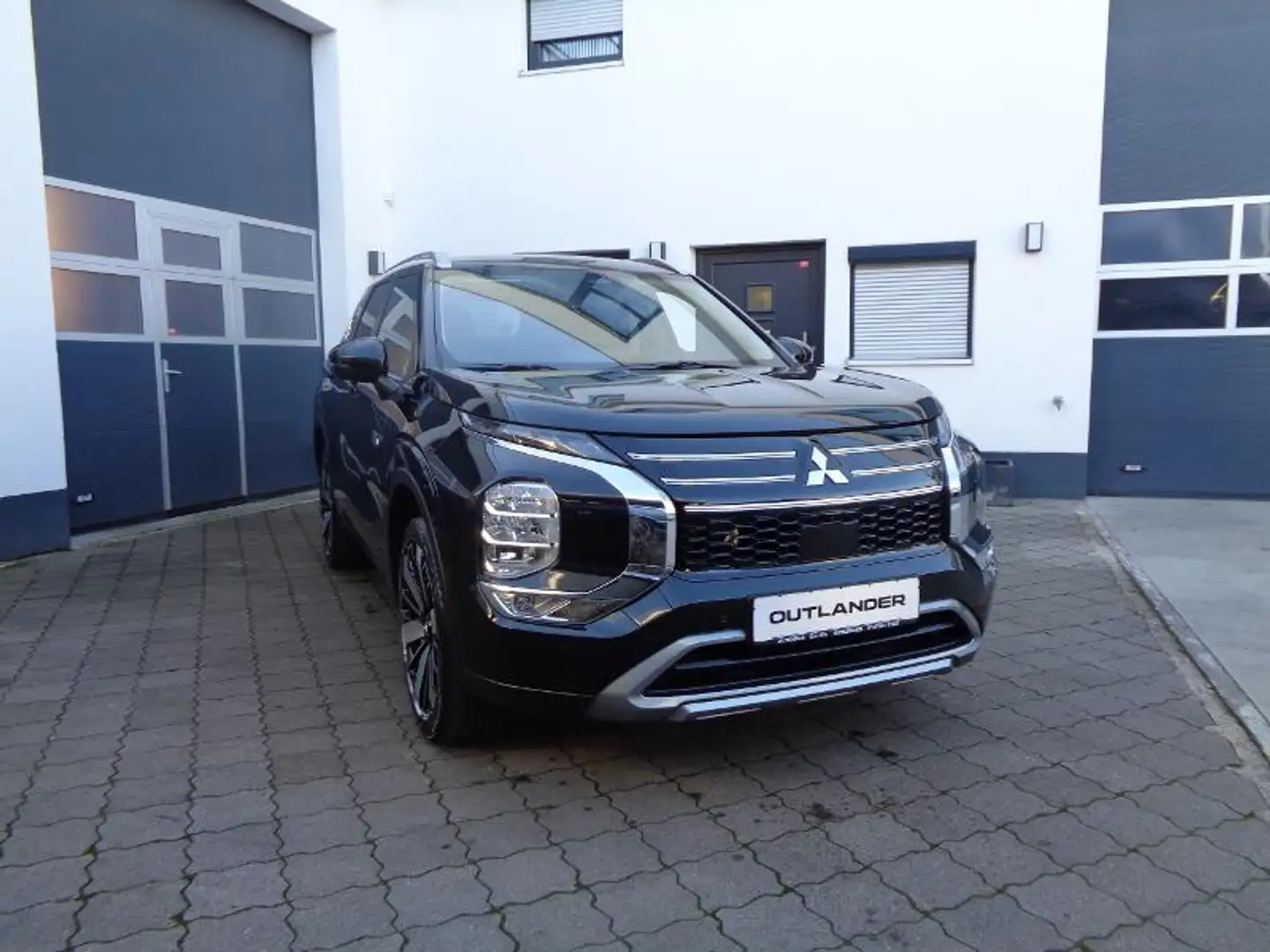 Mitsubishi Outlander 2.4L PHEV Intro Edition Schwarz - 1