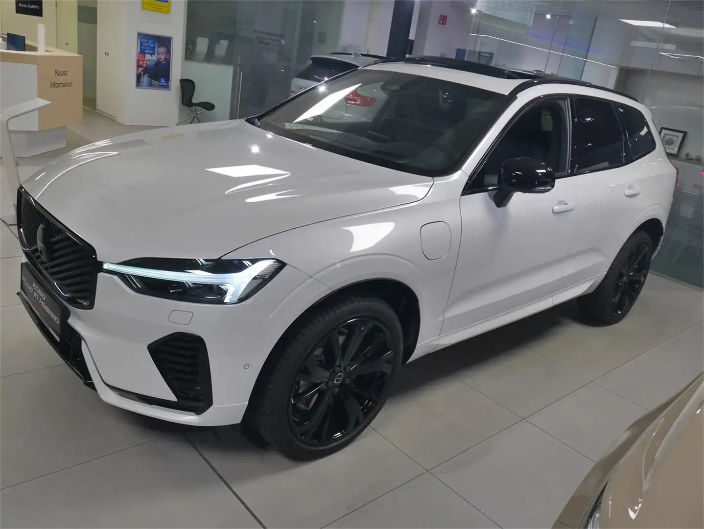 Volvo XC60 T6 AWD Ultra Black Edition Weiß - 2