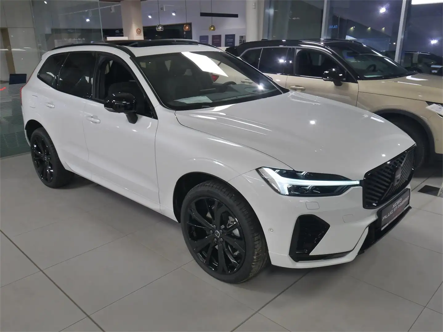 Volvo XC60 T6 AWD Ultra Black Edition Weiß - 1