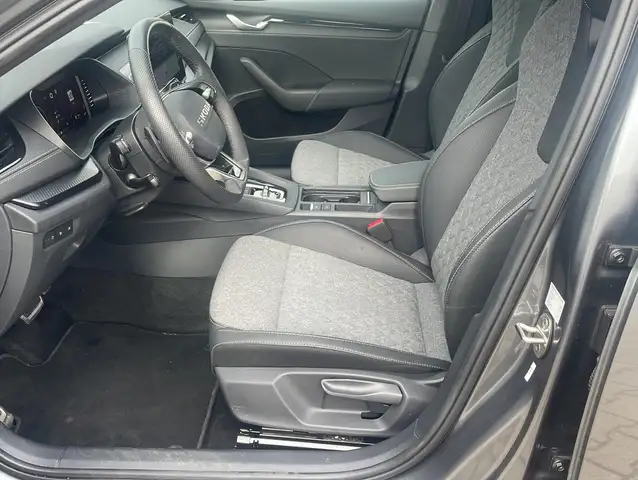 Skoda Octavia view 4