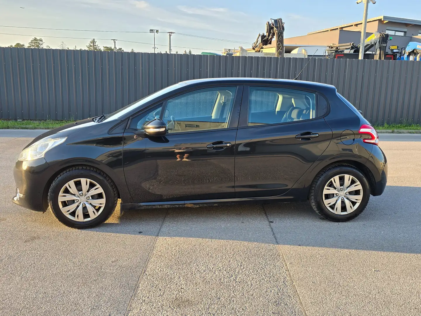 Peugeot 208 Active 1,4 VTi 95 Tempomat**98800km**Klima Negro - 2