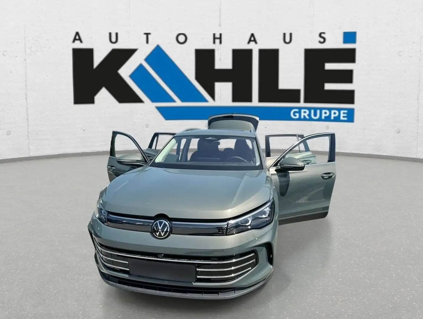 Volkswagen Tiguan 2.0 TDI DSG Elegance Navi AHK Panorama Klima HID A Grün - 1