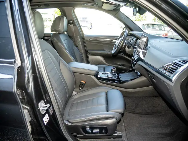 BMW X3 M view 4