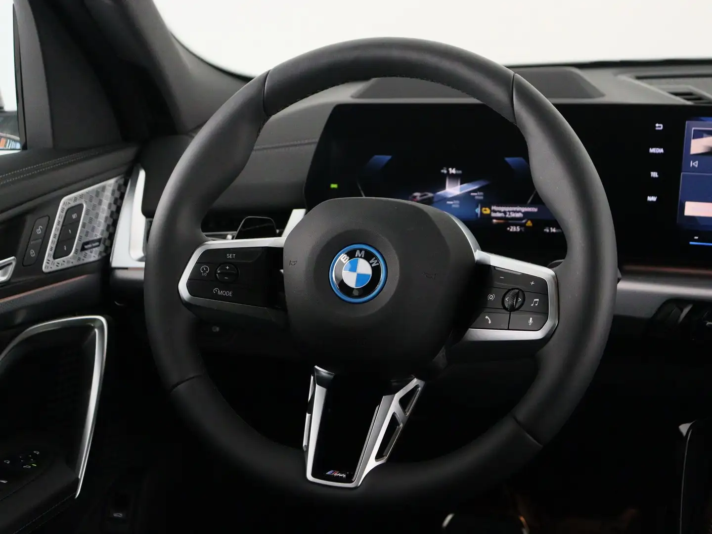 BMW iX2 eDrive20 67 kWh M Sport Edition Grijs - 2