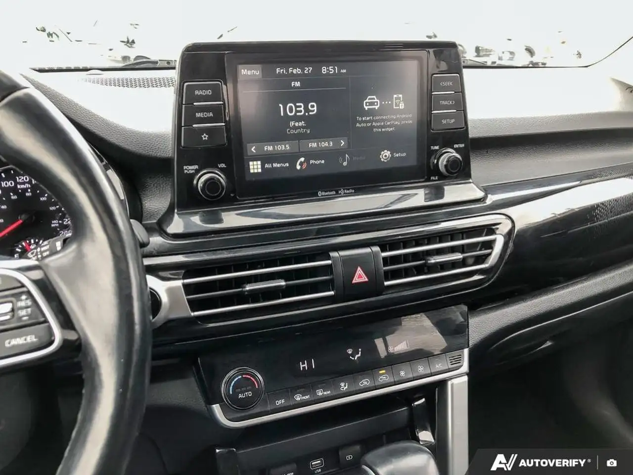 Kia Seltos снимка Kia Seltos