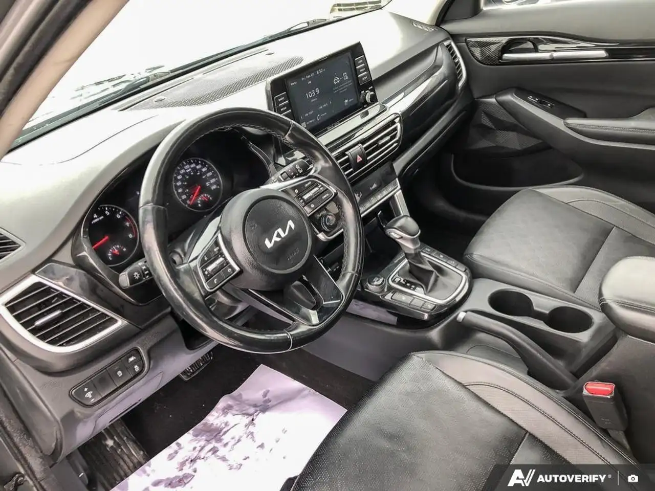 Kia Seltos снимка Kia Seltos