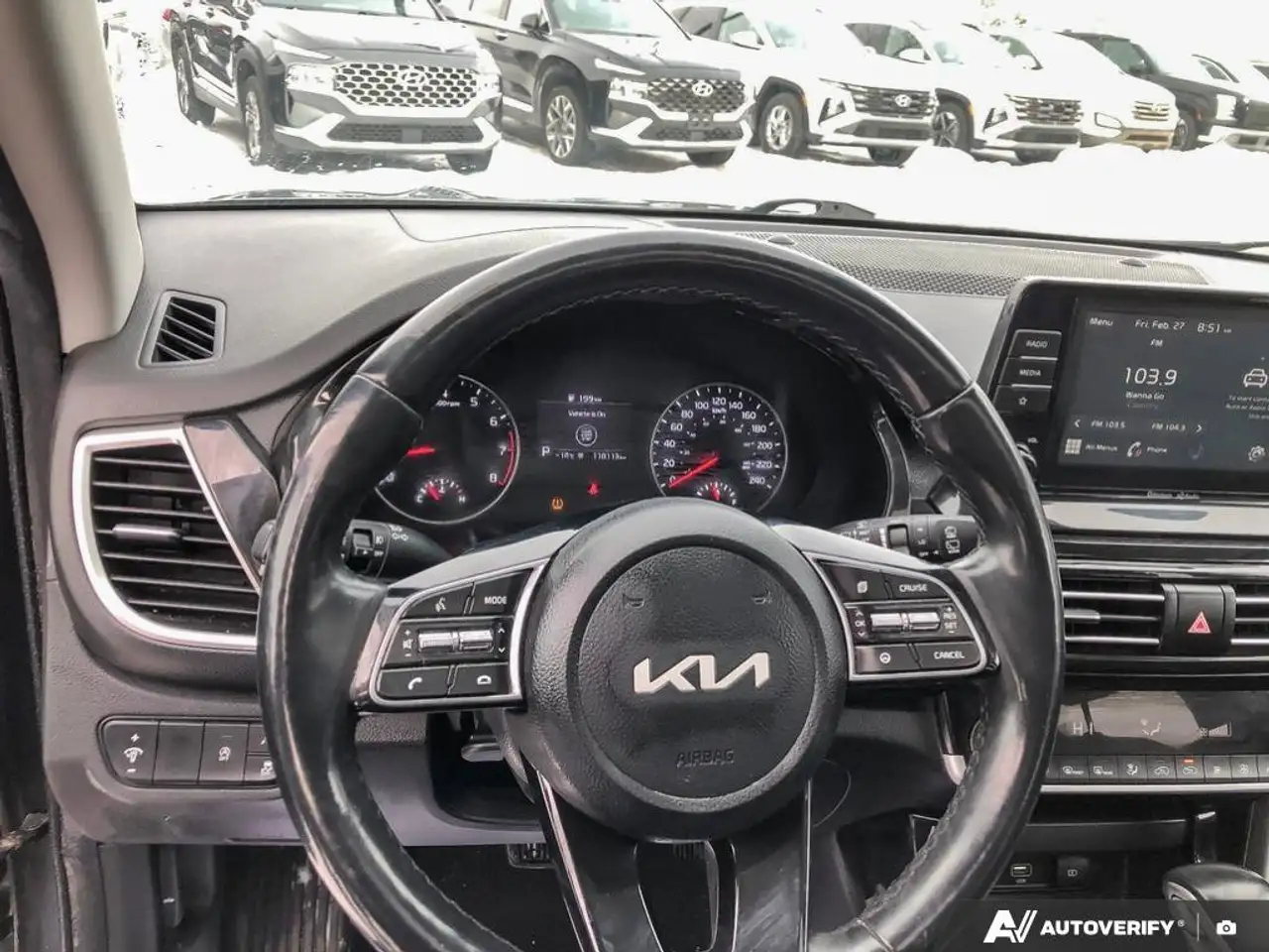 Kia Seltos снимка Kia Seltos