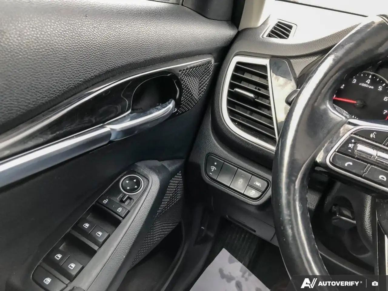 Kia Seltos снимка Kia Seltos