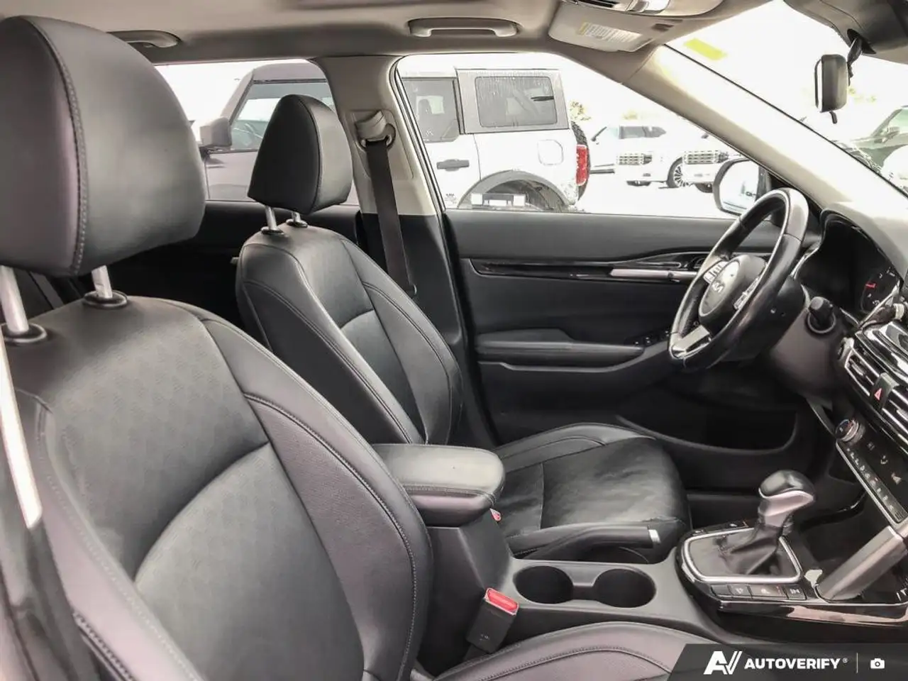 Kia Seltos снимка Kia Seltos