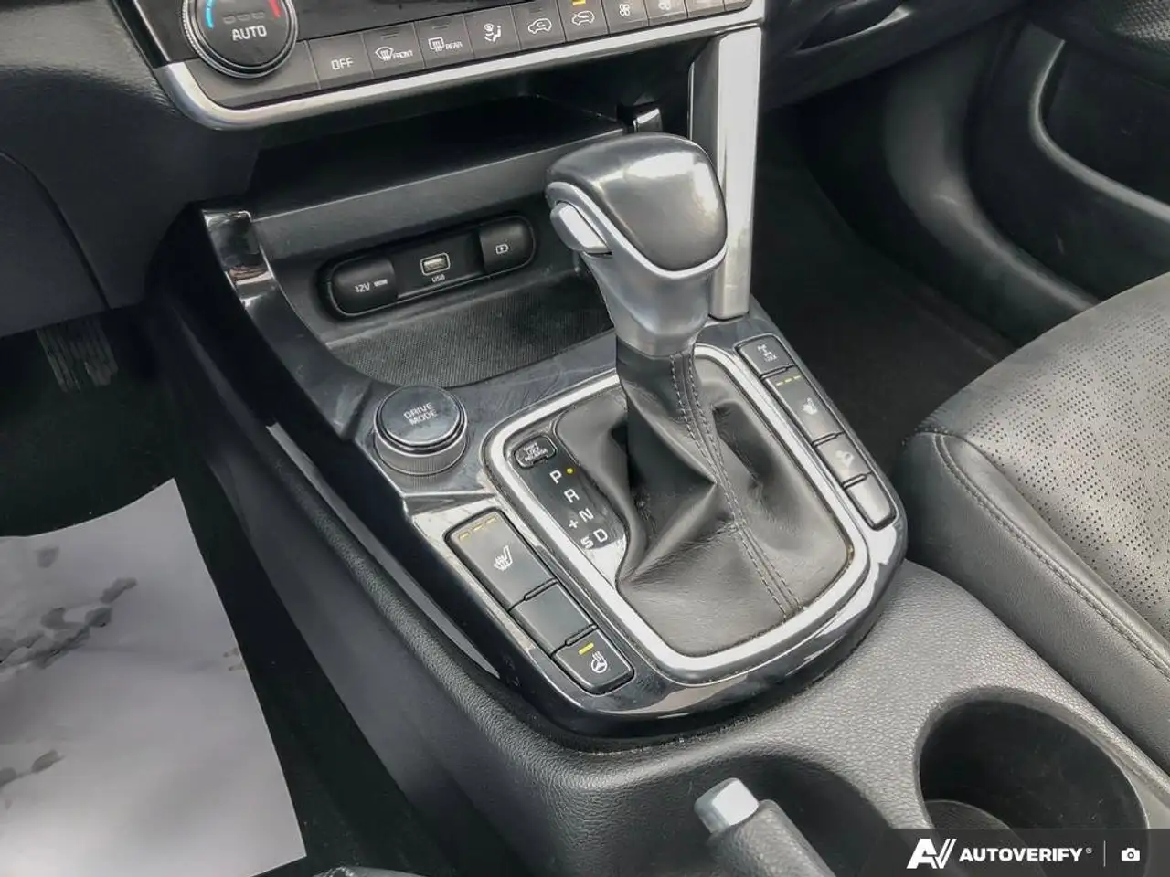 Kia Seltos снимка Kia Seltos