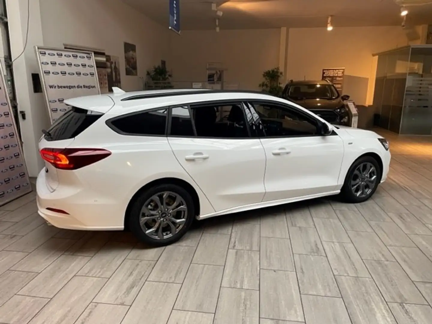 Ford Focus Turnier 1.0 EcoBoost EU6d ST-Line Wit - 2