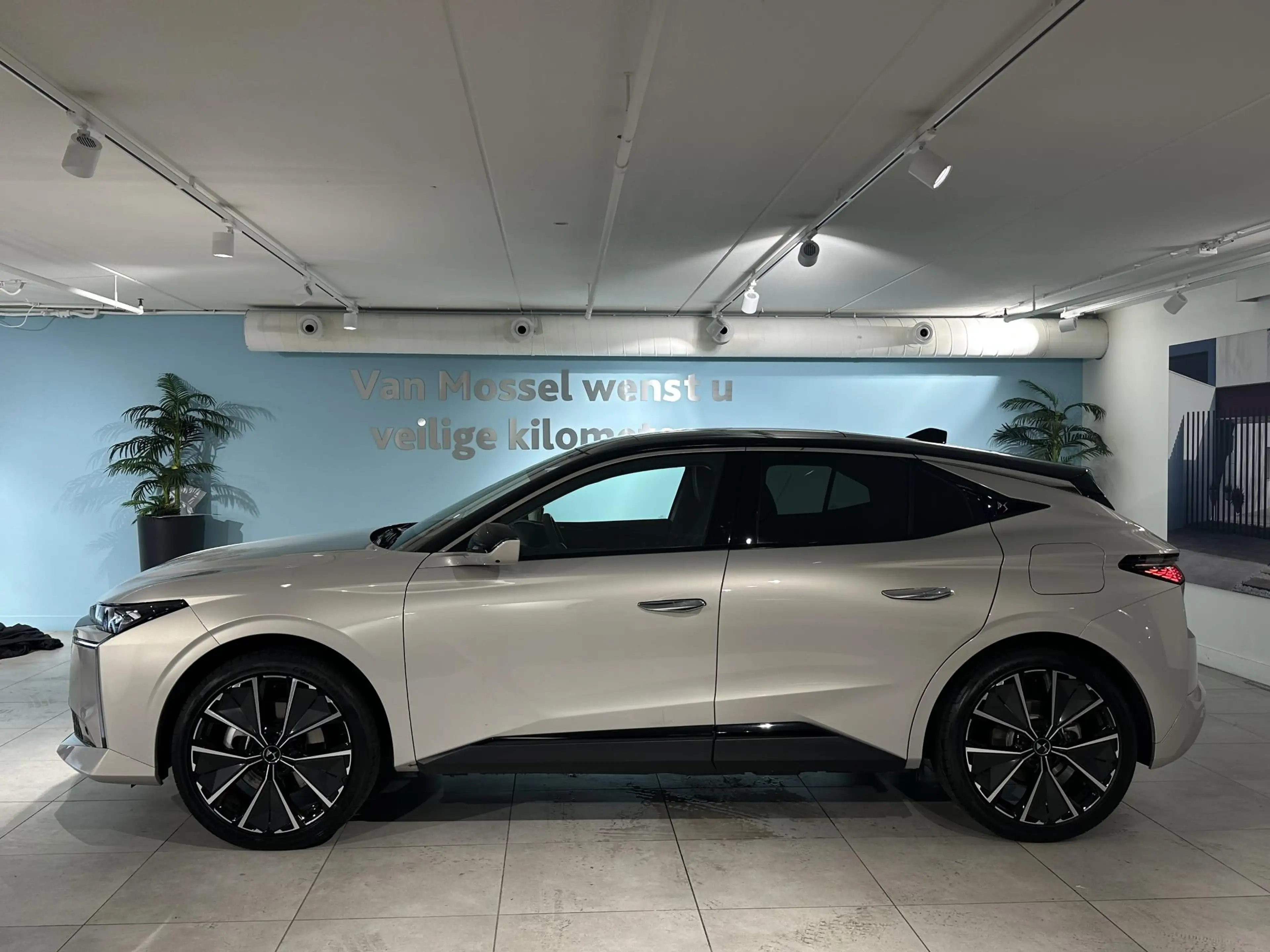 DS Automobiles DS 4 No 1.6 PHEV Etoile Nappa | Panoramisch Schuif kant — photo 3